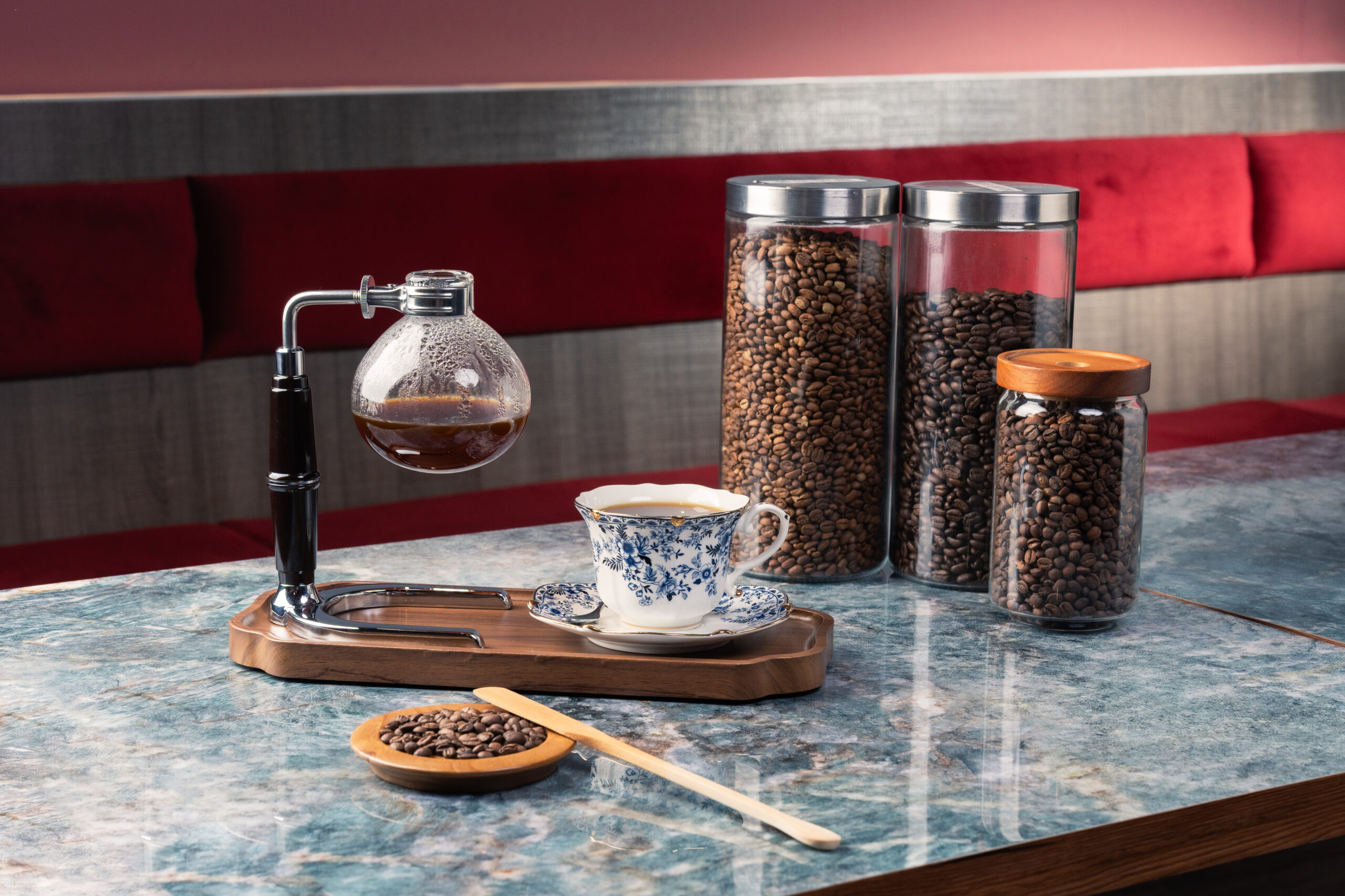 宸酌咖啡,虹吸壺咖啡,精品咖啡店推薦,台灣高山茶,精釀啤酒咖啡廳,質感咖啡廳,咖啡+啤酒,咖啡茶酒複合店,城市微醺提案